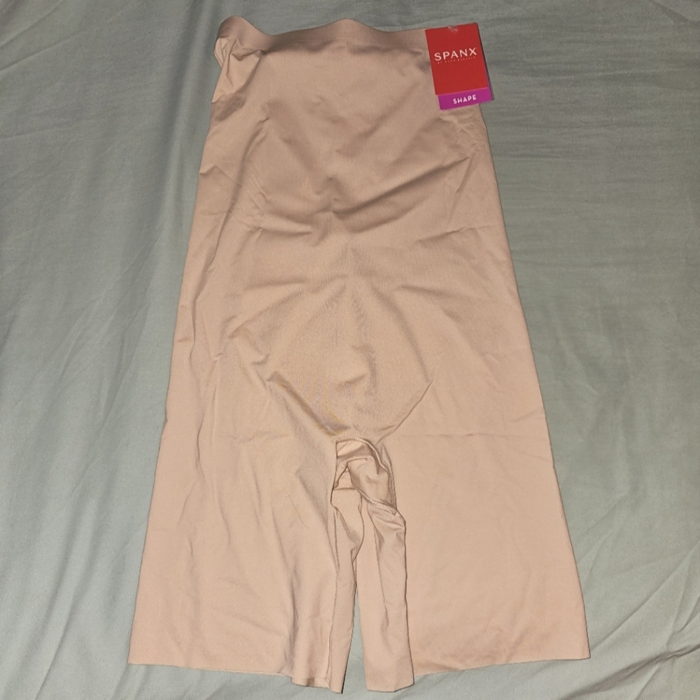 NWT Spanx high-waisted midthigh short